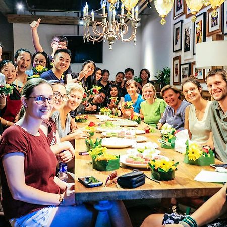 Sonderia Lazybones Hostel- Wenshu Temple Side, Chill Hostel With All-Day Brunch, Travel Agency In English & Local Bar Vibes تشنجدو المظهر الخارجي الصورة