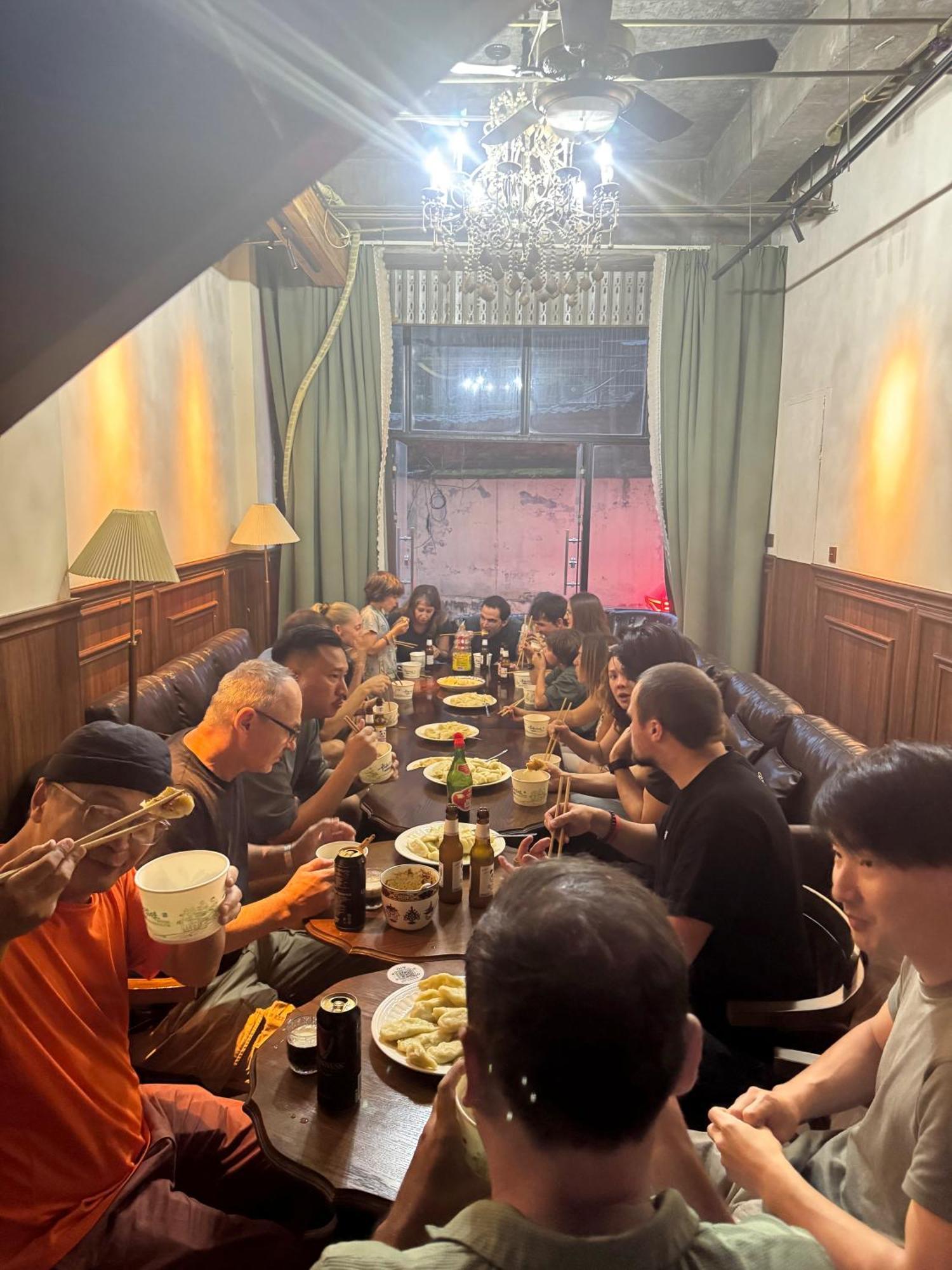 Sonderia Lazybones Hostel- Wenshu Temple Side, Chill Hostel With All-Day Brunch, Travel Agency In English & Local Bar Vibes تشنجدو المظهر الخارجي الصورة